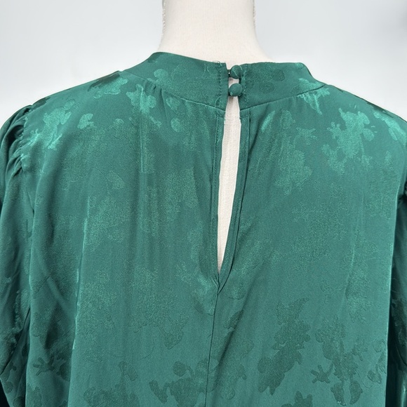 Torrid DISNEY MINNIE & MICKEY Emerald Green JACQUARD PUFF SLEEVE BLOUSE size 1x - Picture 7 of 9